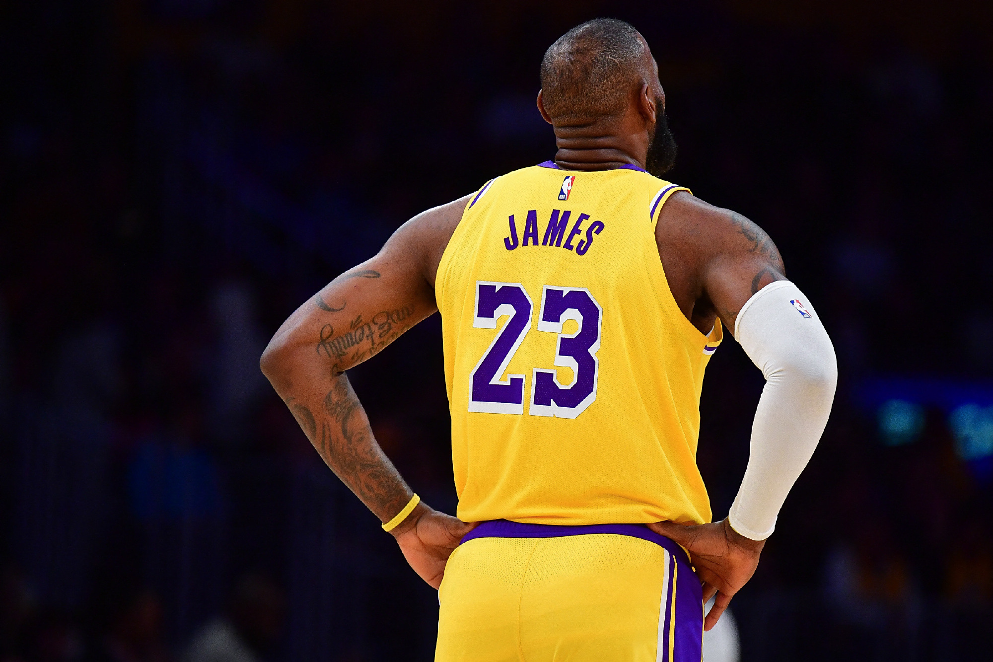 包含詹姆斯焦点对战，穆雷与40激战澳大利亚队分钟，重返赛场胜负难料！热度持续攀升的词条