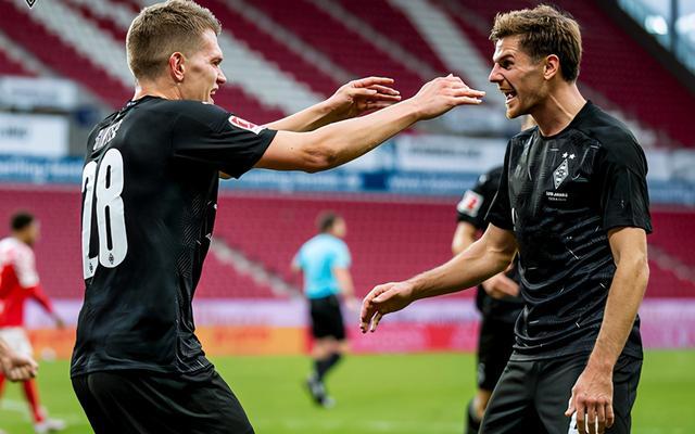 壹号娱乐平台纽卡斯尔训练开放日；集结日状态回暖引欢呼；欧冠在即；心理建设被强调的简单介绍